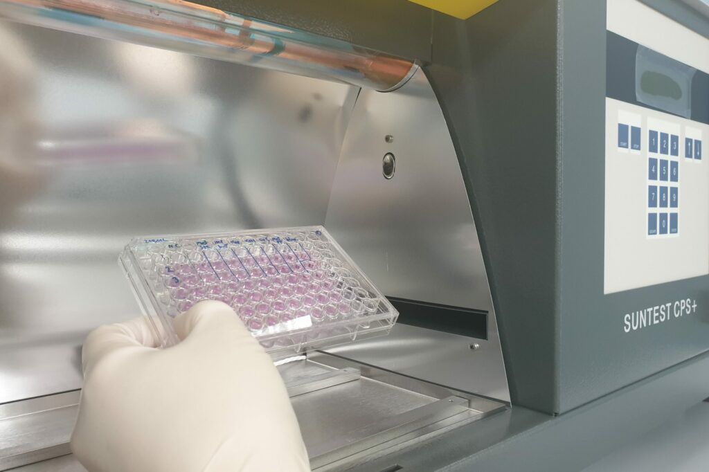 细胞光毒性试验原理和实验步骤